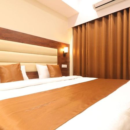 Hotel Blueark ラクナウ エクステリア 写真