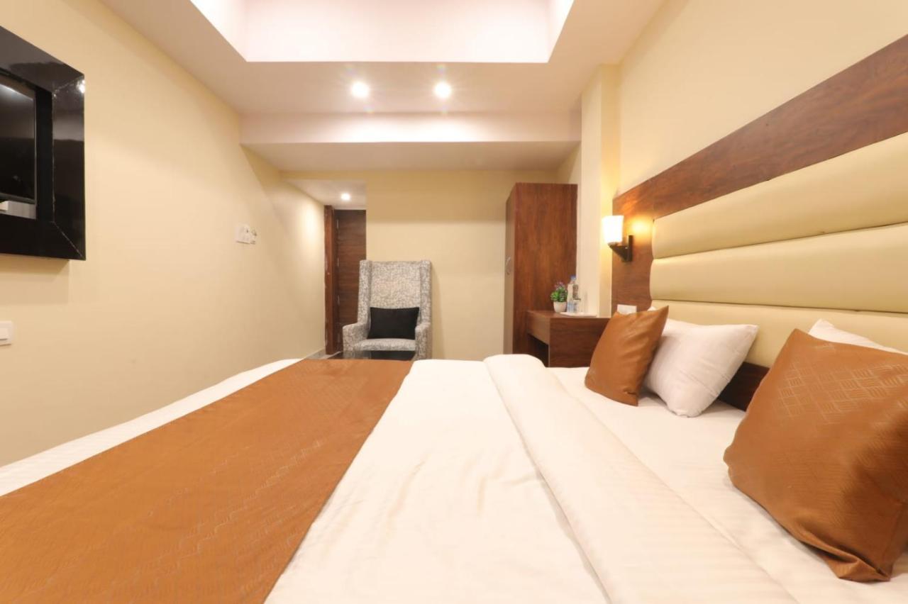 Hotel Blueark ラクナウ エクステリア 写真