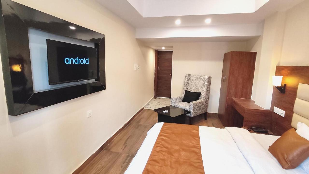 Hotel Blueark ラクナウ エクステリア 写真