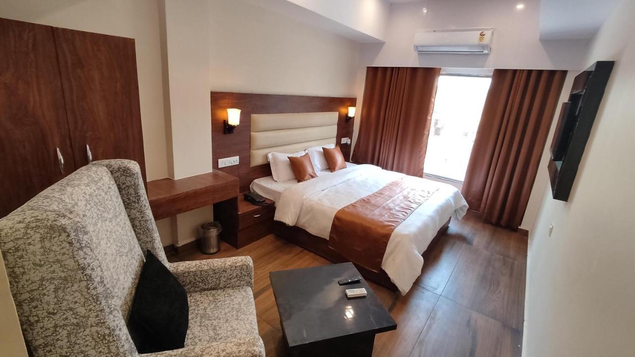 Hotel Blueark ラクナウ エクステリア 写真