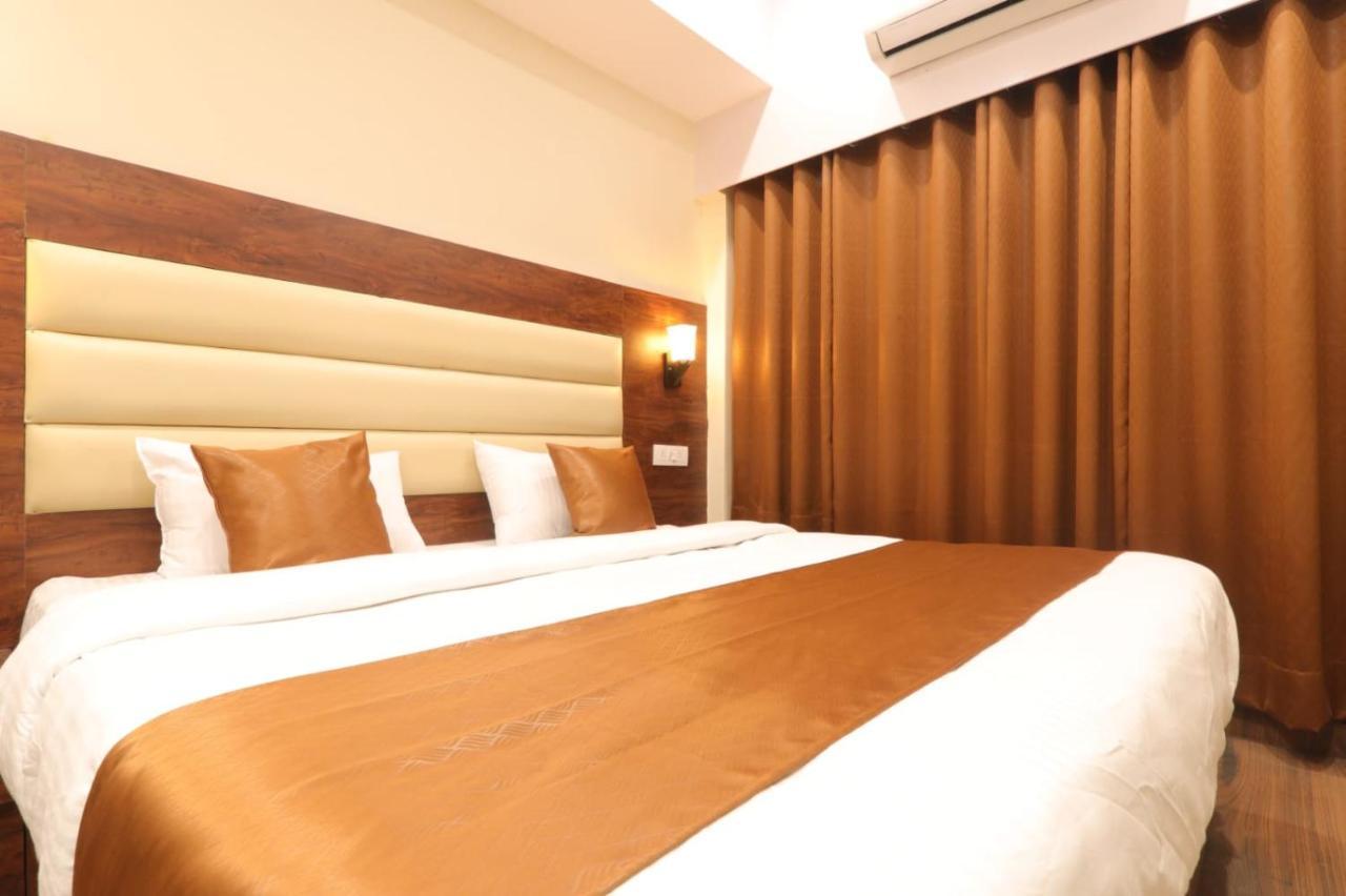 Hotel Blueark ラクナウ エクステリア 写真