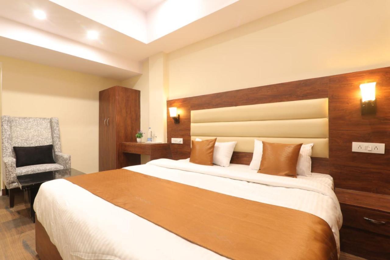 Hotel Blueark ラクナウ エクステリア 写真