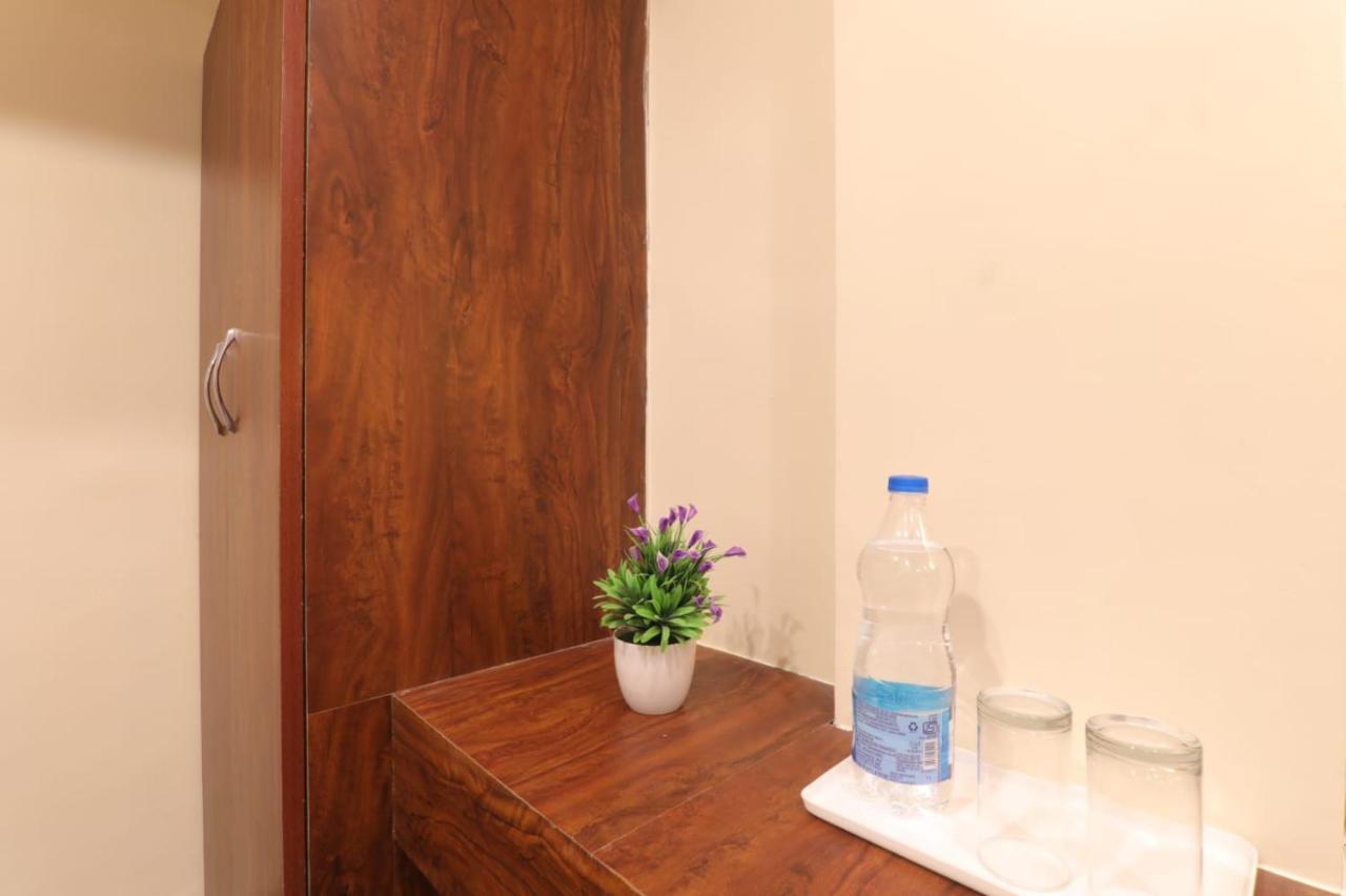 Hotel Blueark ラクナウ エクステリア 写真